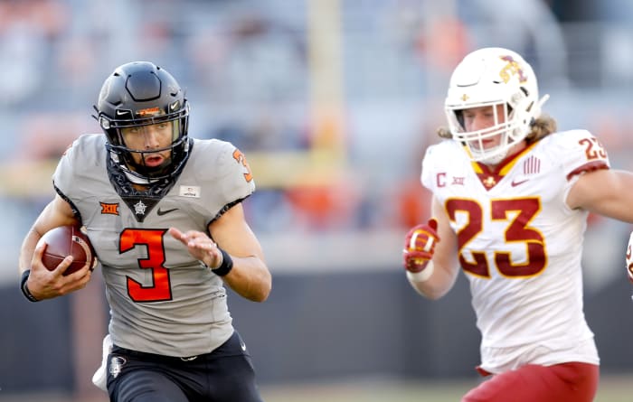 Sanders runs by Iowa State linebacker Mike Rose.